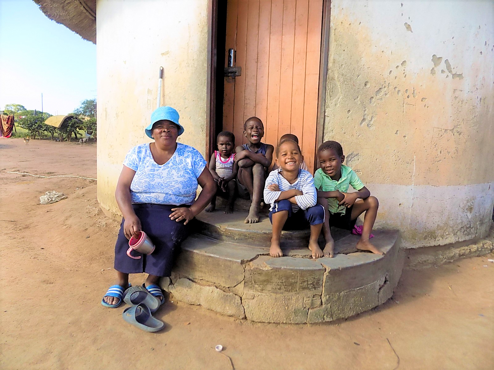 Sizakele og familien i Siteki, Swaziland.