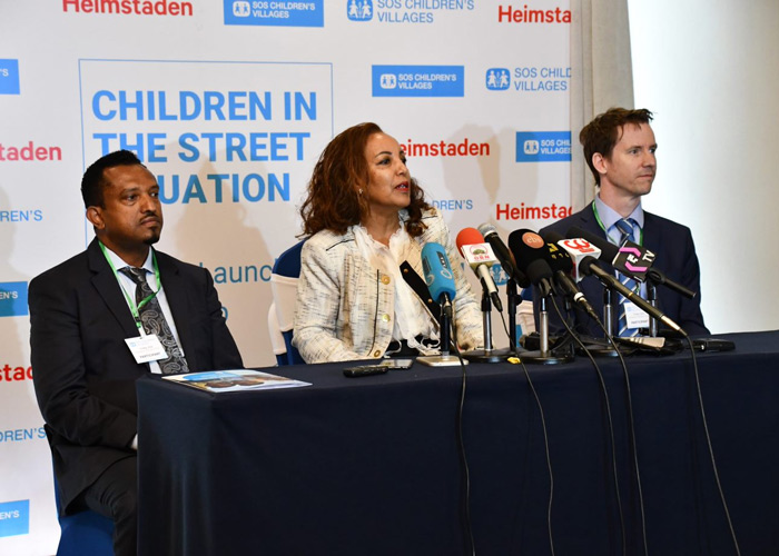 Fra venstre: Sahlemariam Abebe, nasjonaldirektør i SOS-barnebyer i Etiopia, Senait Gebregziabher, regionsdirektør for SOS-barnebyer i Øst- og Sør-Afrika, Jon Rian, programsjef i SOS-barnebyer Norge.