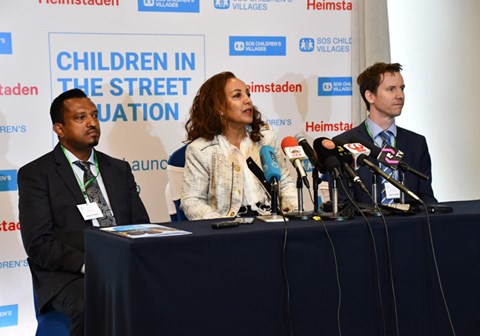 Fra venstre: Sahlemariam Abebe, nasjonaldirektør i SOS-barnebyer i Etiopia, Senait Gebregziabher, regionsdirektør for SOS-barnebyer i Øst- og Sør-Afrika, Jon Rian, programsjef i SOS-barnebyer Norge.