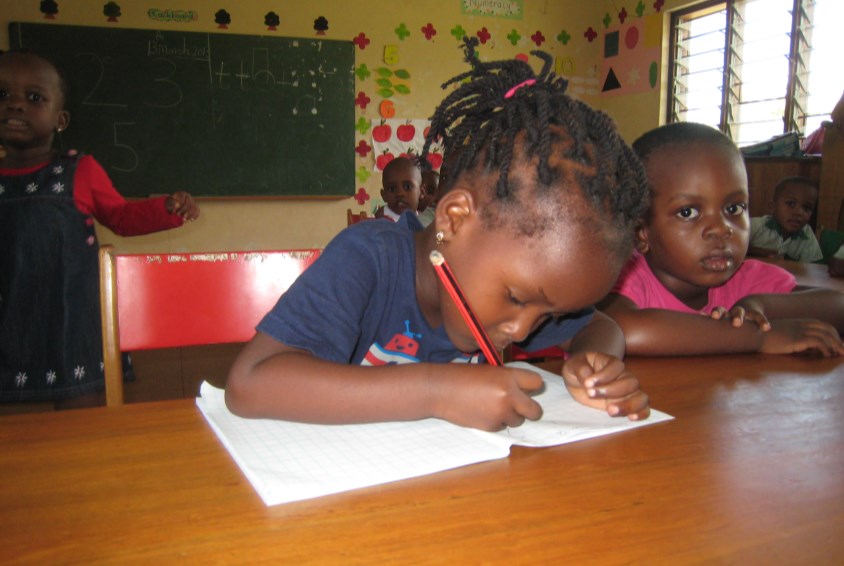 Skolejente i Tanzania. Foto: Lene Aarnes