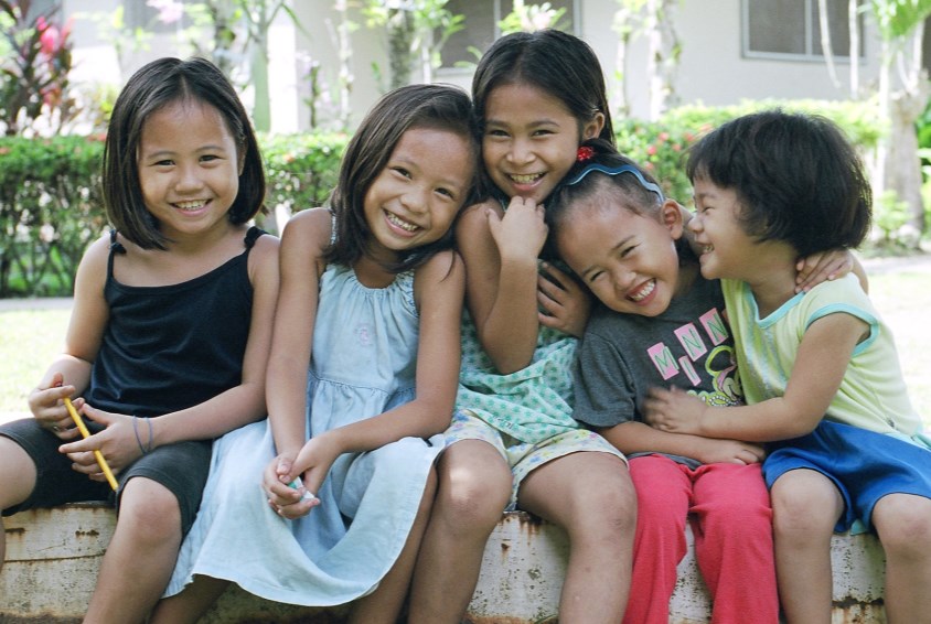 Smilende barn barnebyen i Cebu, Filippinene. Foto: Katja Snozzi