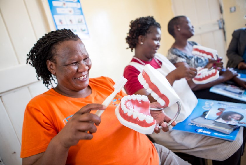 I samarbeid med SOS-barnebyer har Mars Norge gitt tusenvis av barn i Ghana og Botswana opplæring i å ta vare på tennene. Foto: Karin Schermbrucker
