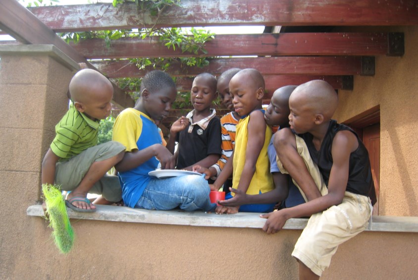 Gutter i Tanzania. Foto: Lene Aarnes