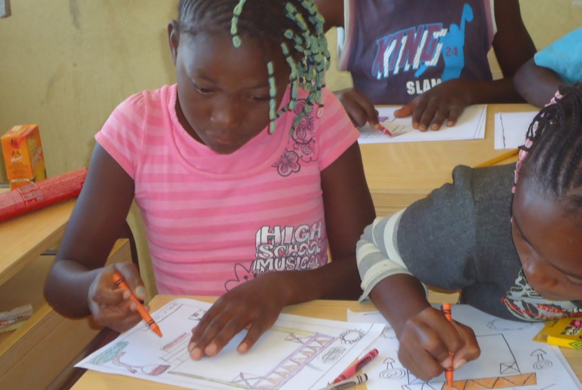Skolearbeid i Lubango. Foto SOS-Angola