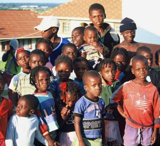 En herlig gjeng barn fra barnebyen i Lubango, Angola. Foto: Tony Figueira